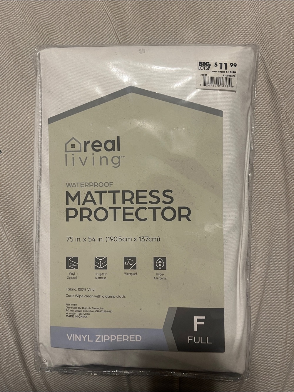 Real Living White Waterproof Vinyl Zippered Full Mattress Protector